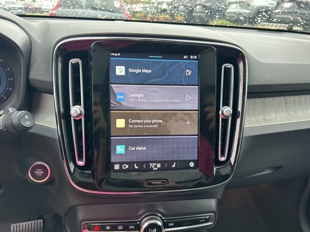 2024 Volvo XC40 Plus Dark Theme