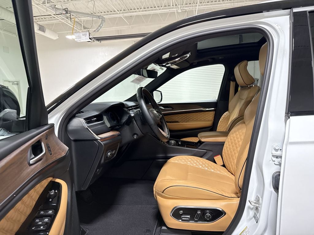 2023 Jeep Grand Cherokee Summit