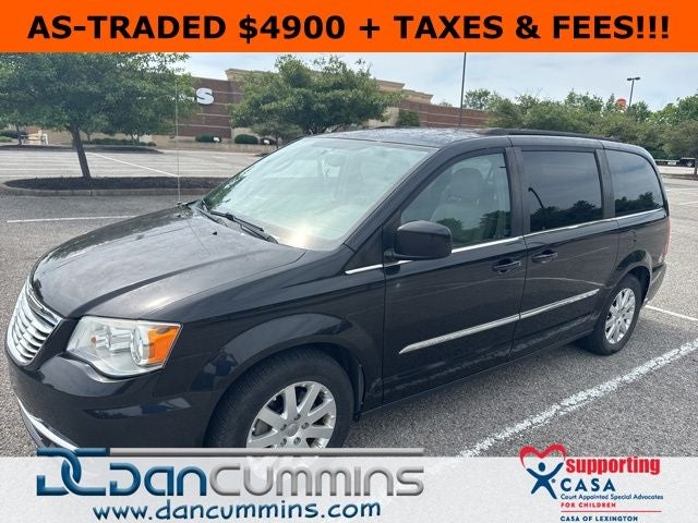 2015 Chrysler Town & Country Touring's photo