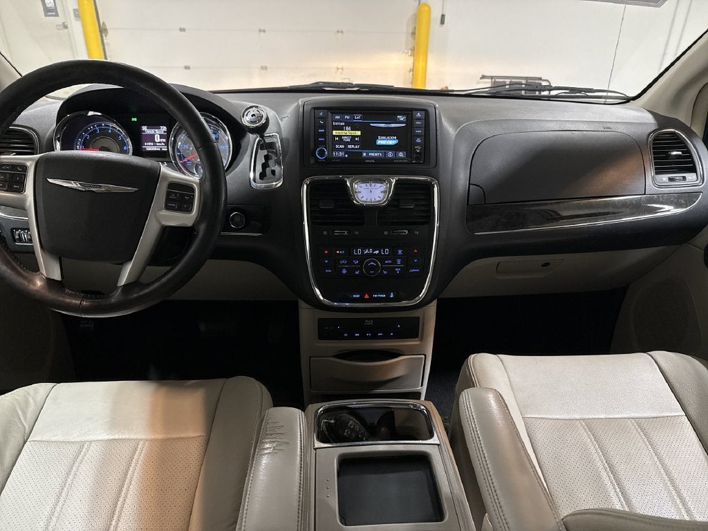 2014 Chrysler Town & Country Touring-L
