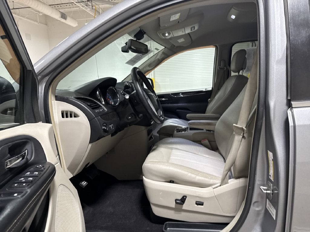 2014 Chrysler Town & Country Touring-L