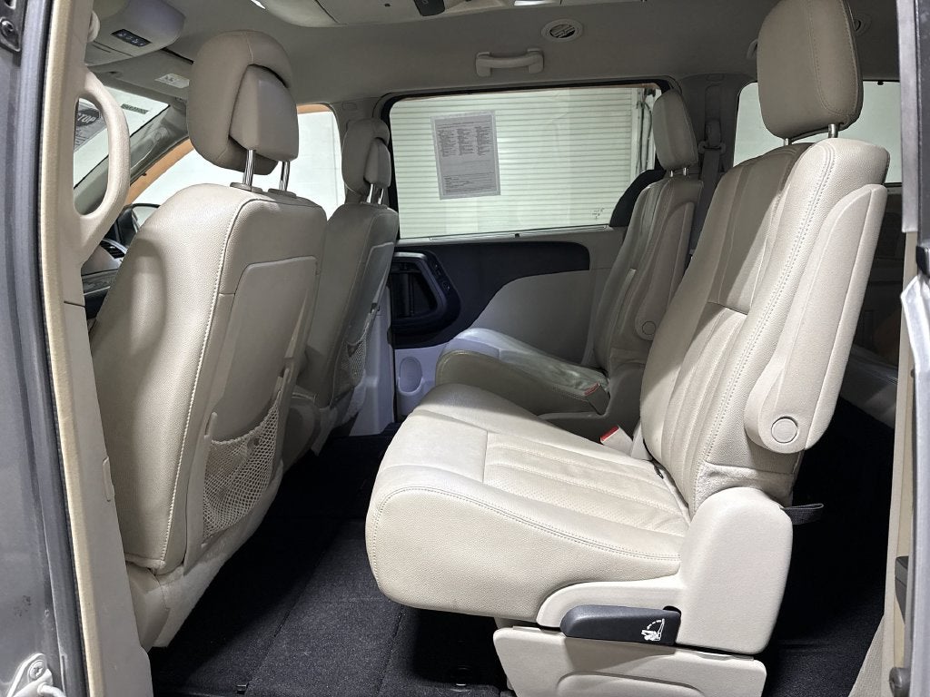 2014 Chrysler Town & Country Touring-L