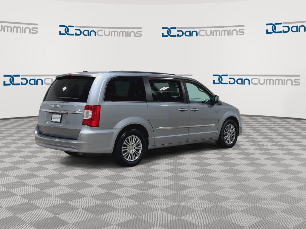 2014 Chrysler Town & Country Touring-L