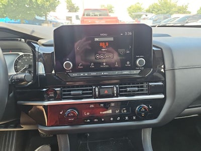 2025 Nissan Pathfinder SV