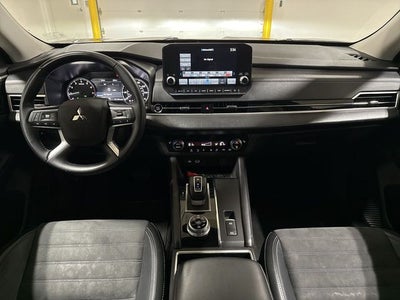 2024 Mitsubishi Outlander SE Black Edition w/Pano Roof