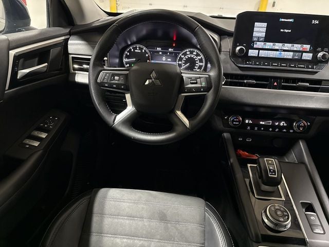 2024 Mitsubishi Outlander SE Black Edition w/Pano Roof