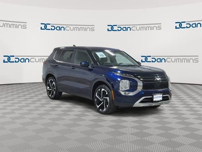 2024 Mitsubishi Outlander SE Black Edition w/Pano Roof