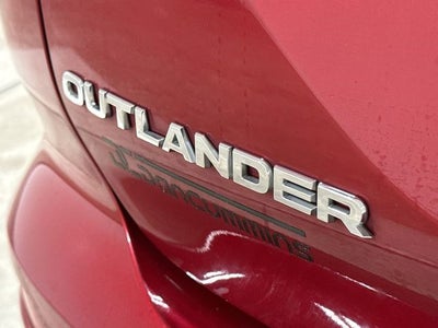 2024 Mitsubishi Outlander Base