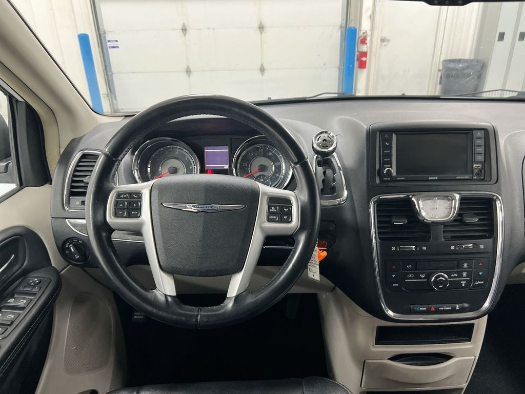 2016 Chrysler Town & Country Touring