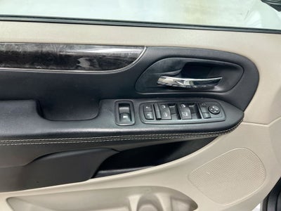 2016 Chrysler Town & Country Touring