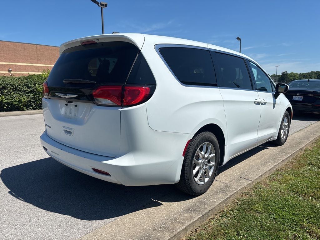 2023 Chrysler Voyager LX