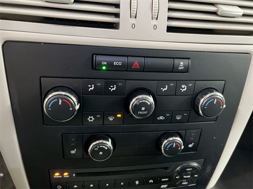 2011 Volkswagen Routan SE