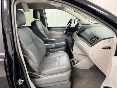 2011 Volkswagen Routan SE