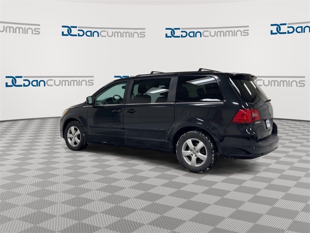 2011 Volkswagen Routan SE