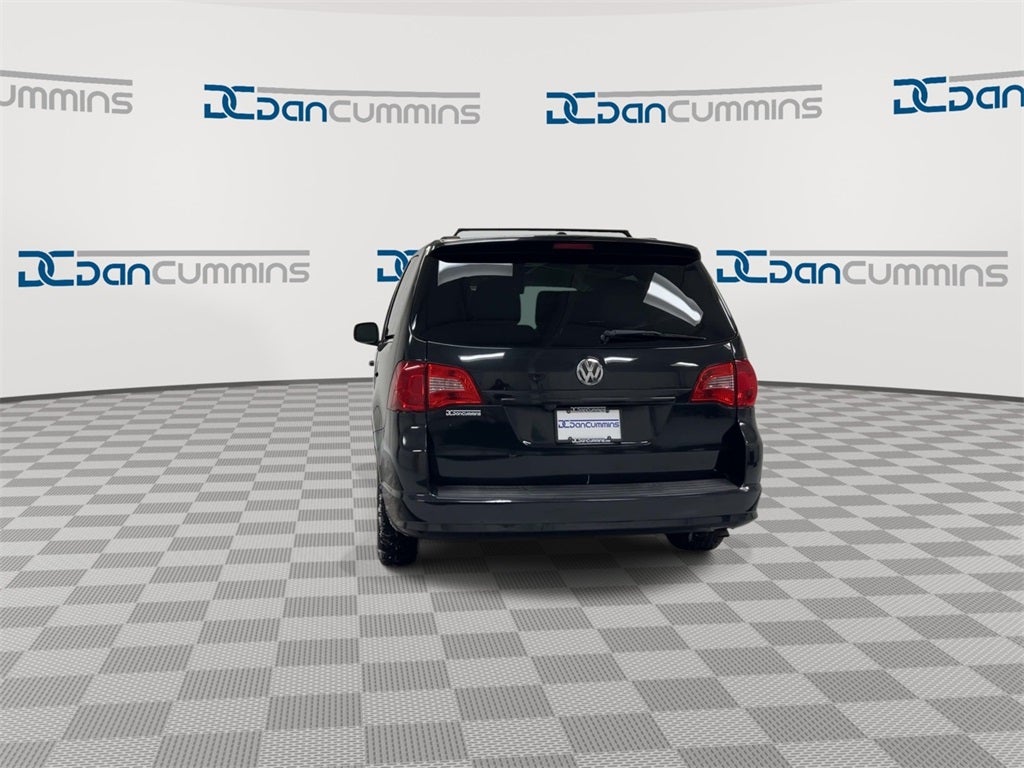 2011 Volkswagen Routan SE