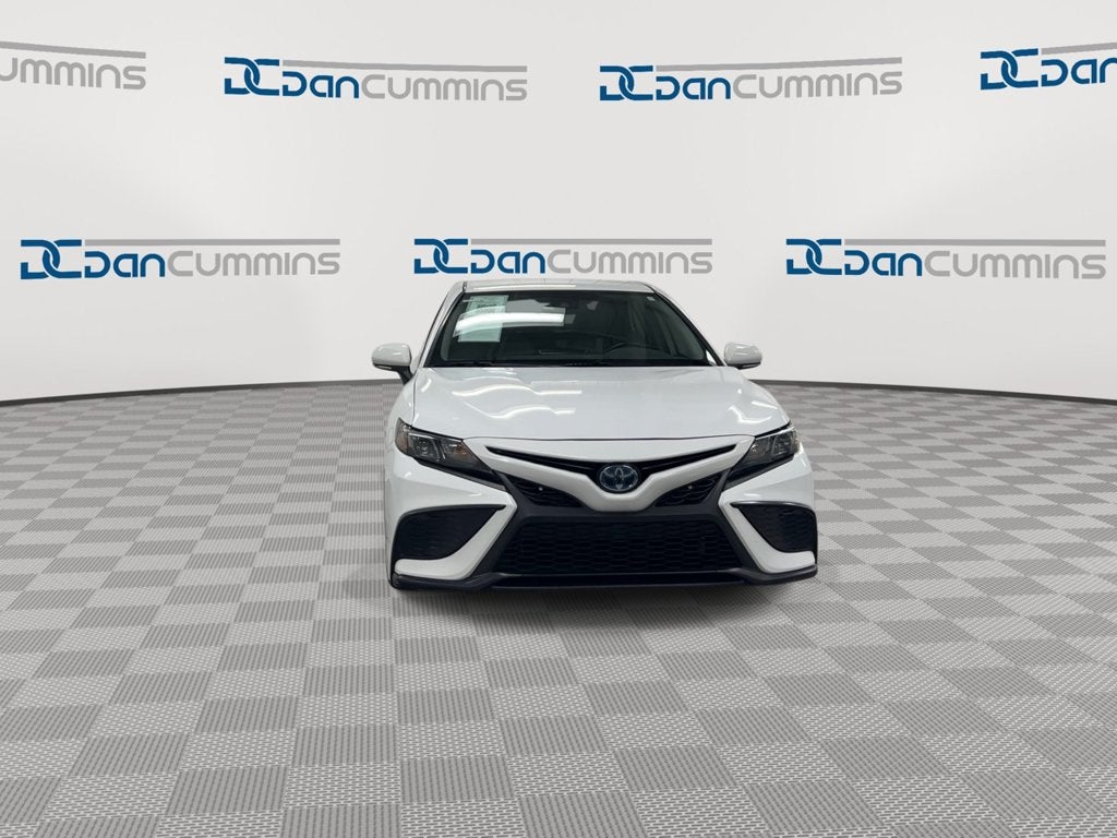 2022 Toyota Camry Hybrid SE