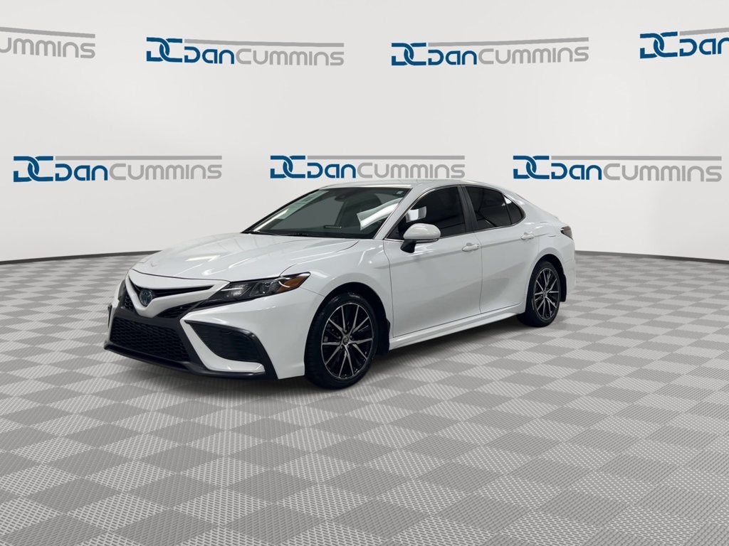 2022 Toyota Camry Hybrid SE