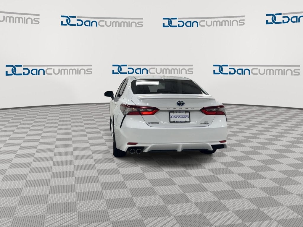 2022 Toyota Camry Hybrid SE