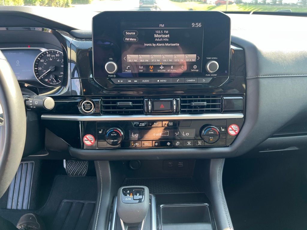 2024 Nissan Pathfinder SV