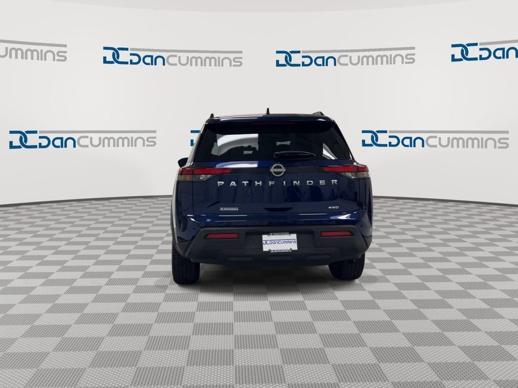 2025 Nissan Pathfinder SV