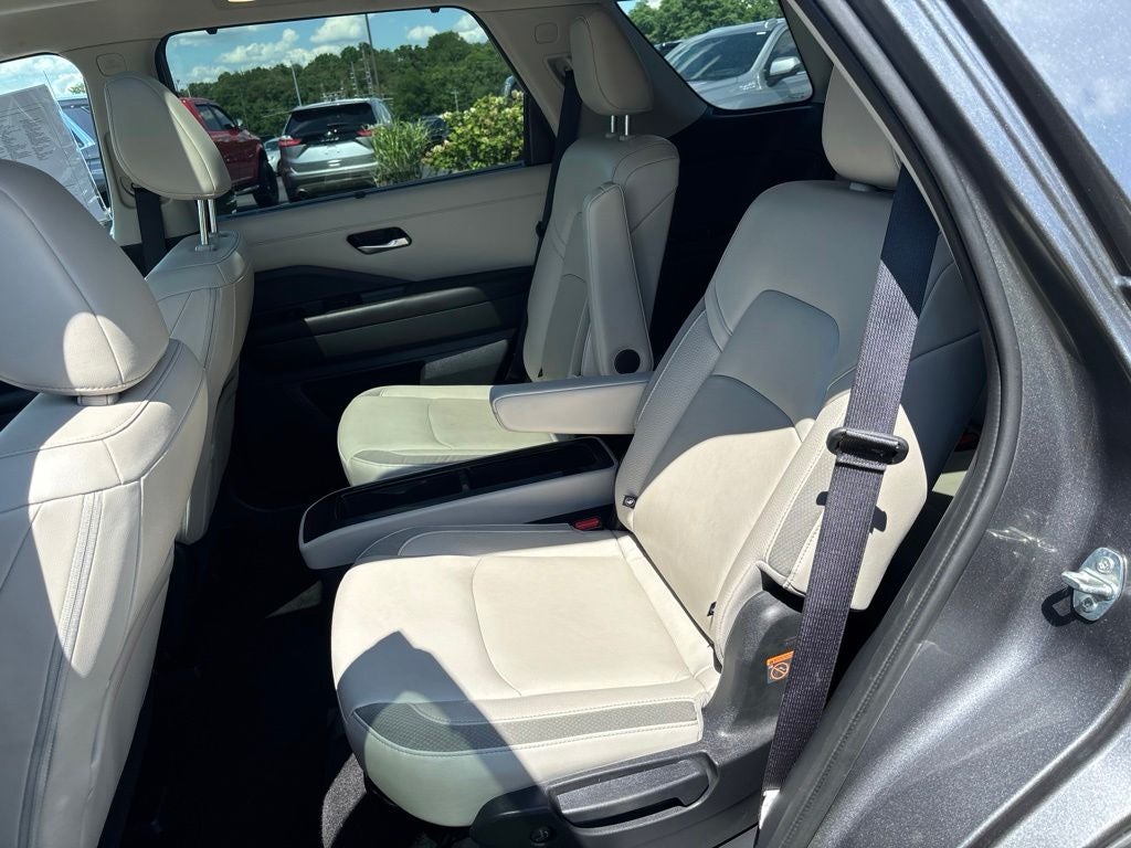 2024 Nissan Pathfinder SL