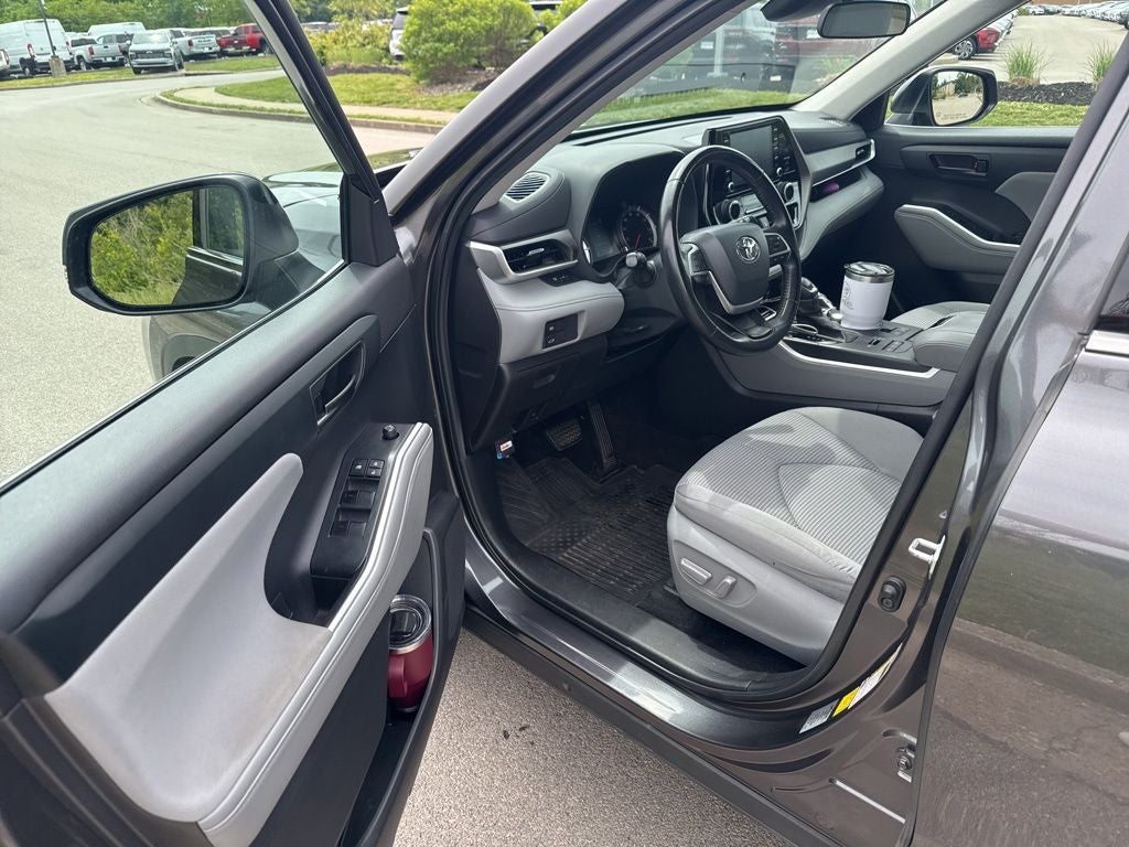 2022 Toyota Highlander LE