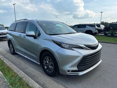2024 Toyota Sienna XLE