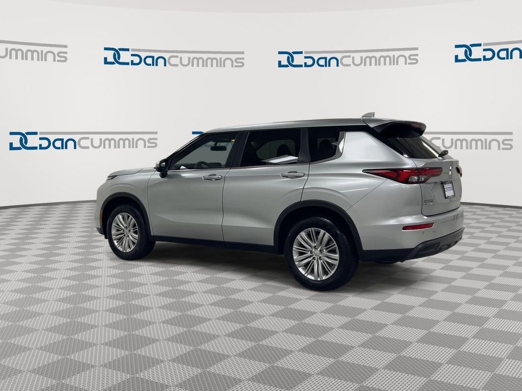 2024 Mitsubishi Outlander ES