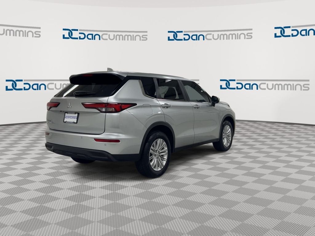 2024 Mitsubishi Outlander ES