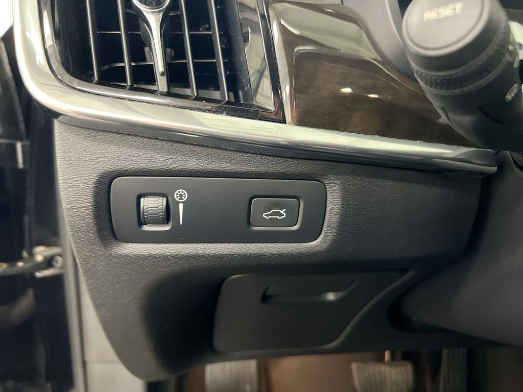 2018 Volvo S90 T5 Momentum
