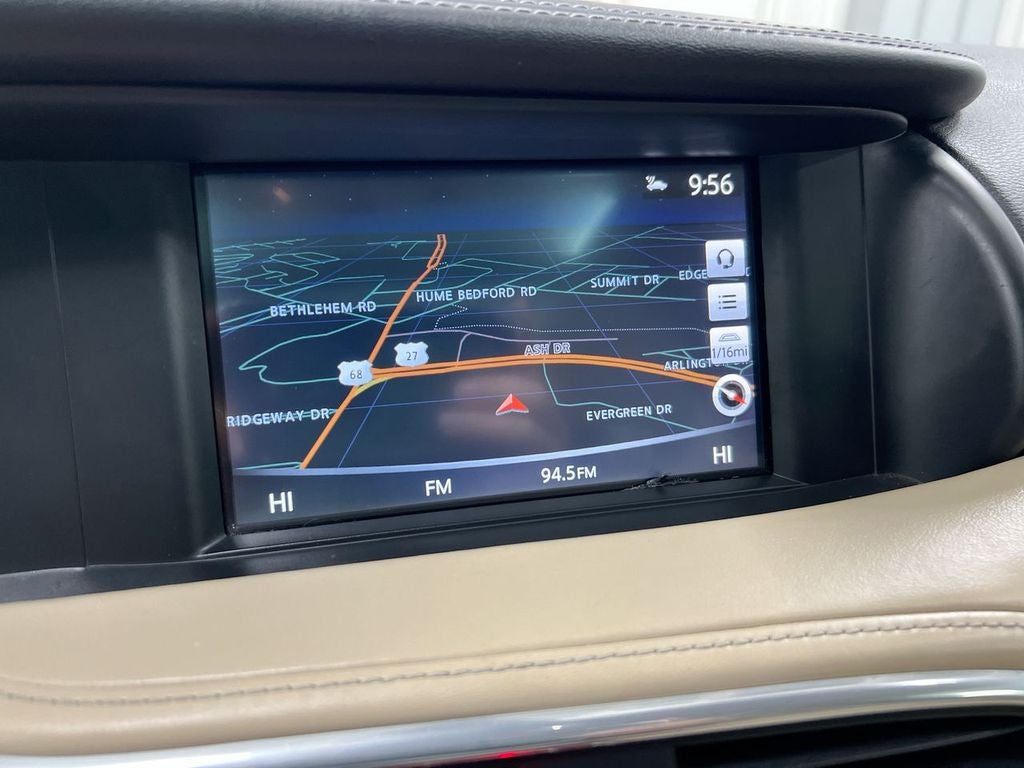 2017 INFINITI QX30 Premium