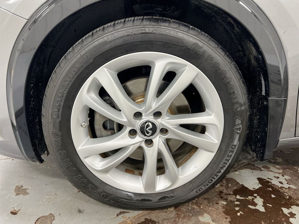 2017 INFINITI QX30 Premium