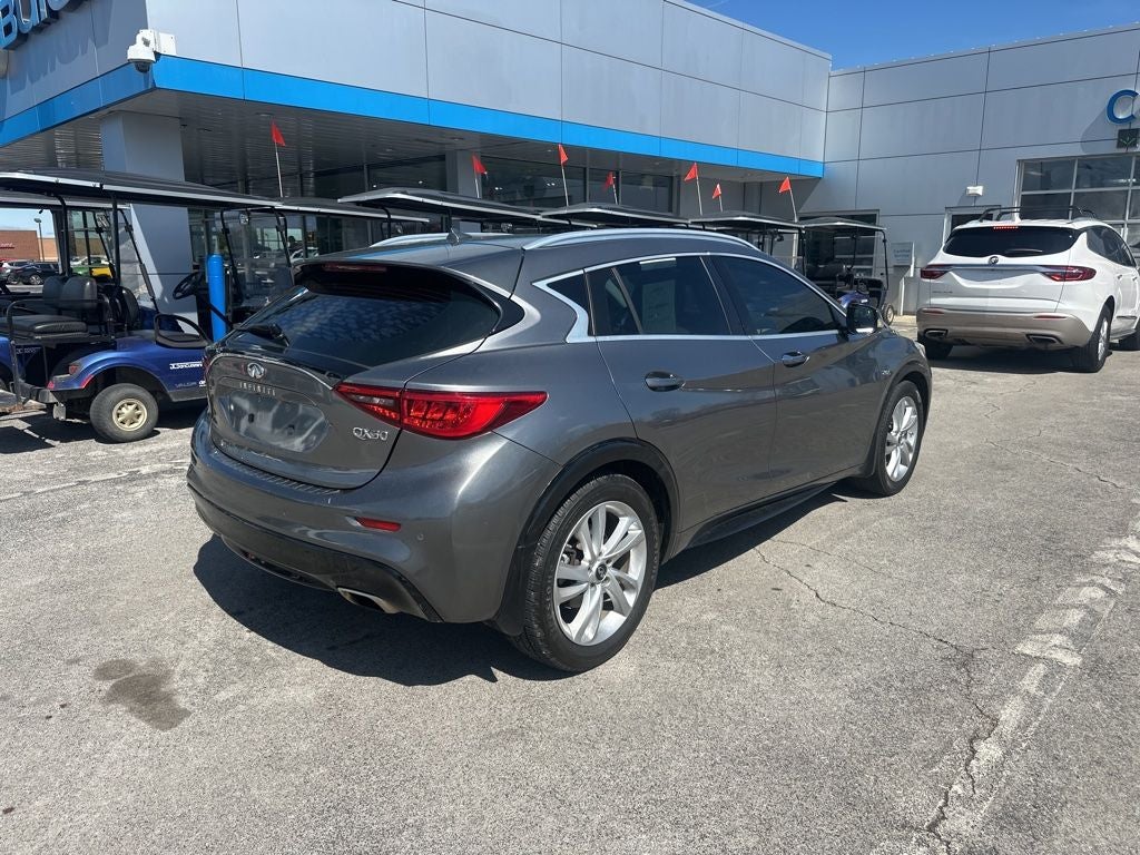2017 INFINITI QX30 Premium