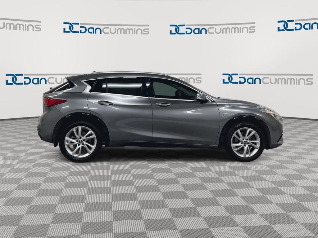 2017 INFINITI QX30 Premium