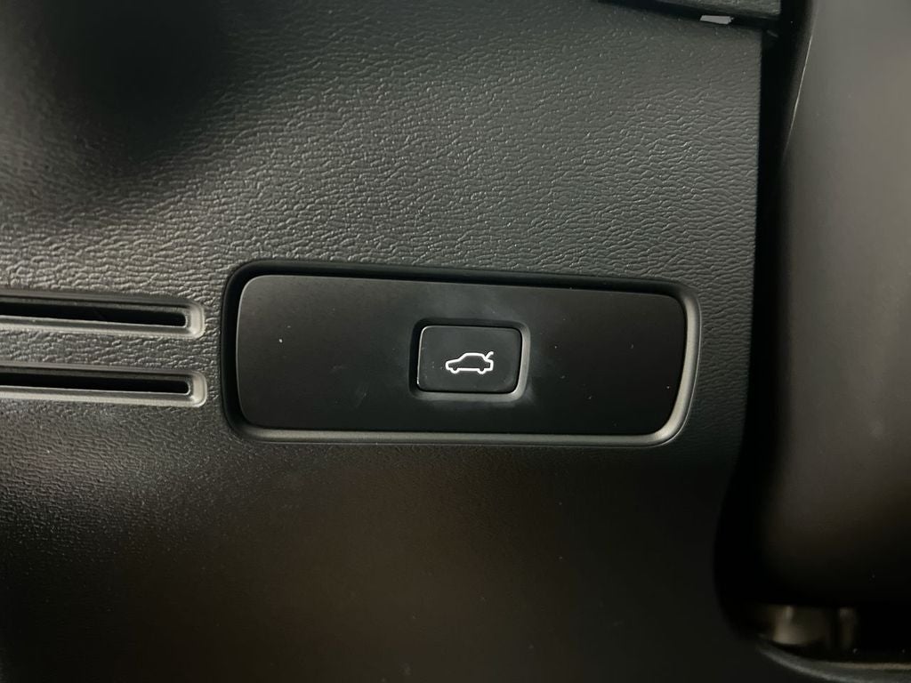 2023 Volvo XC40 Ultimate