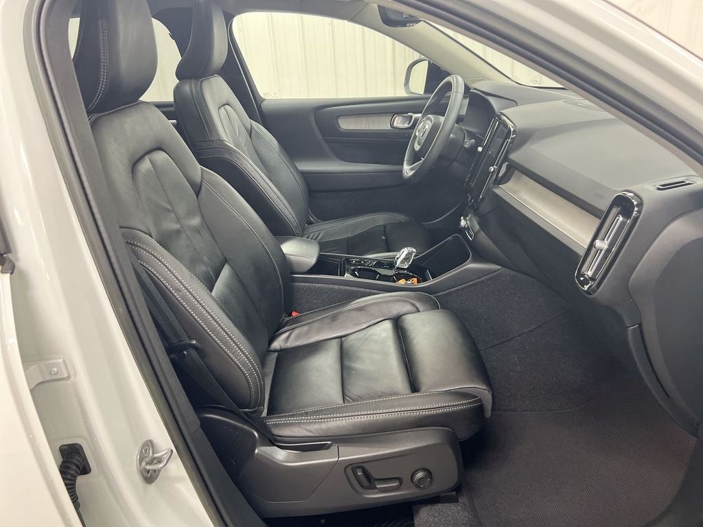2023 Volvo XC40 Ultimate
