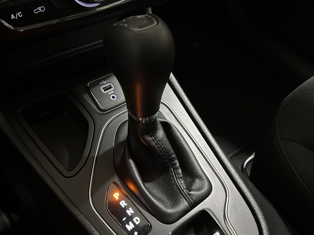 2019 Jeep CHEROKEE Base