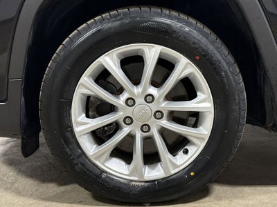 2019 Jeep CHEROKEE Base