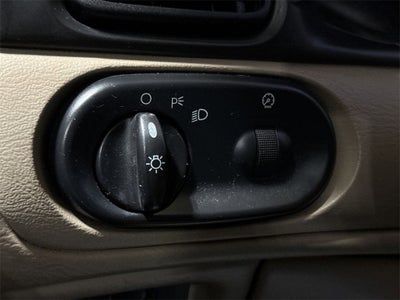 2002 Ford Taurus SE Standard