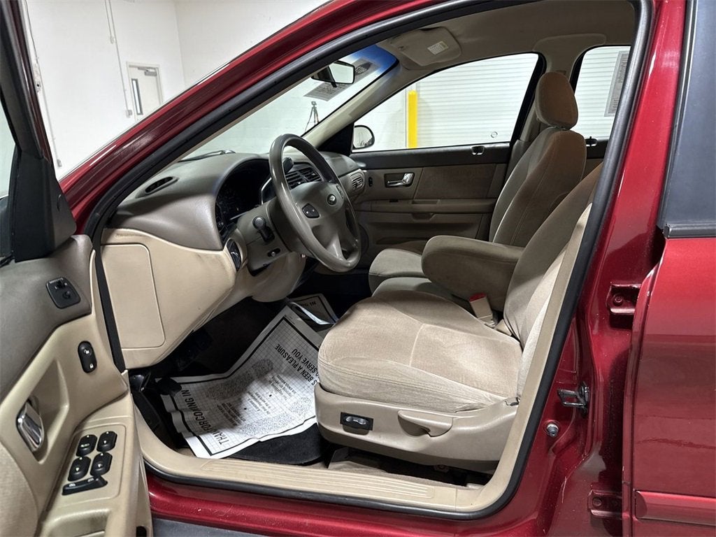 2002 Ford Taurus SE Standard