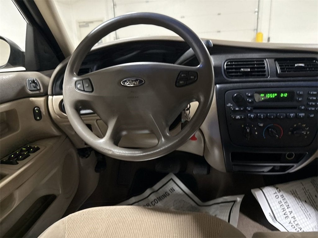 2002 Ford Taurus SE Standard