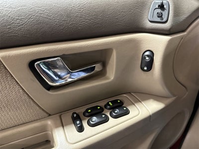 2002 Ford Taurus SE Standard