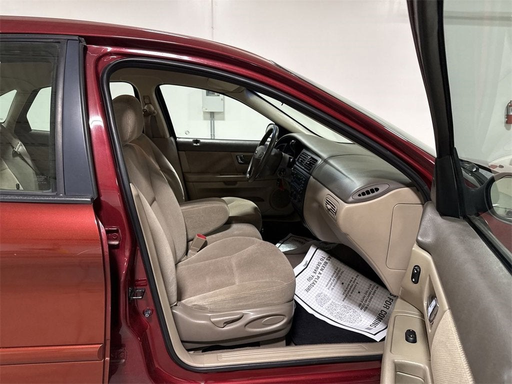 2002 Ford Taurus SE Standard