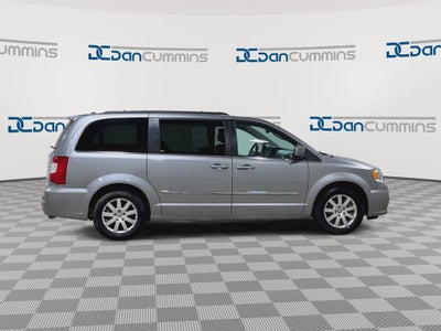 2016 Chrysler Town & Country Touring