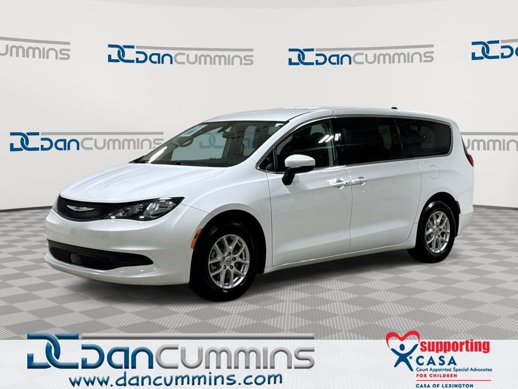 2022 Chrysler Voyager LX