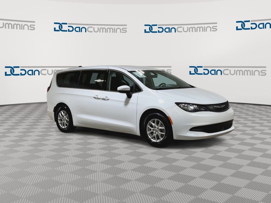 2022 Chrysler Voyager LX