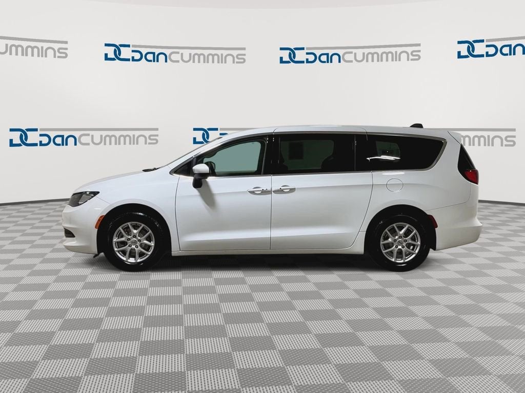 2022 Chrysler Voyager LX