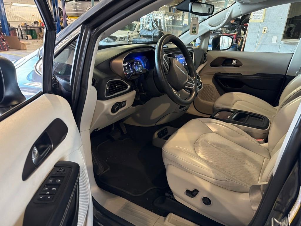 2021 Chrysler Voyager LXI