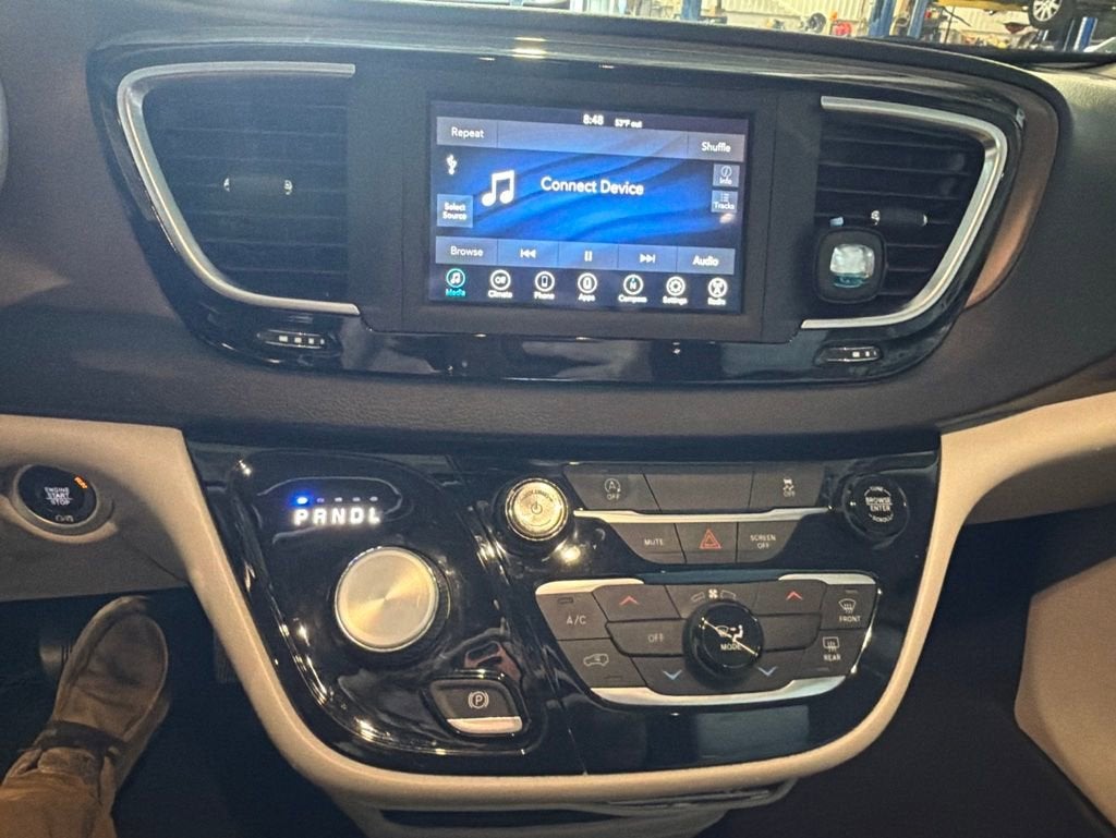 2021 Chrysler Voyager LXI