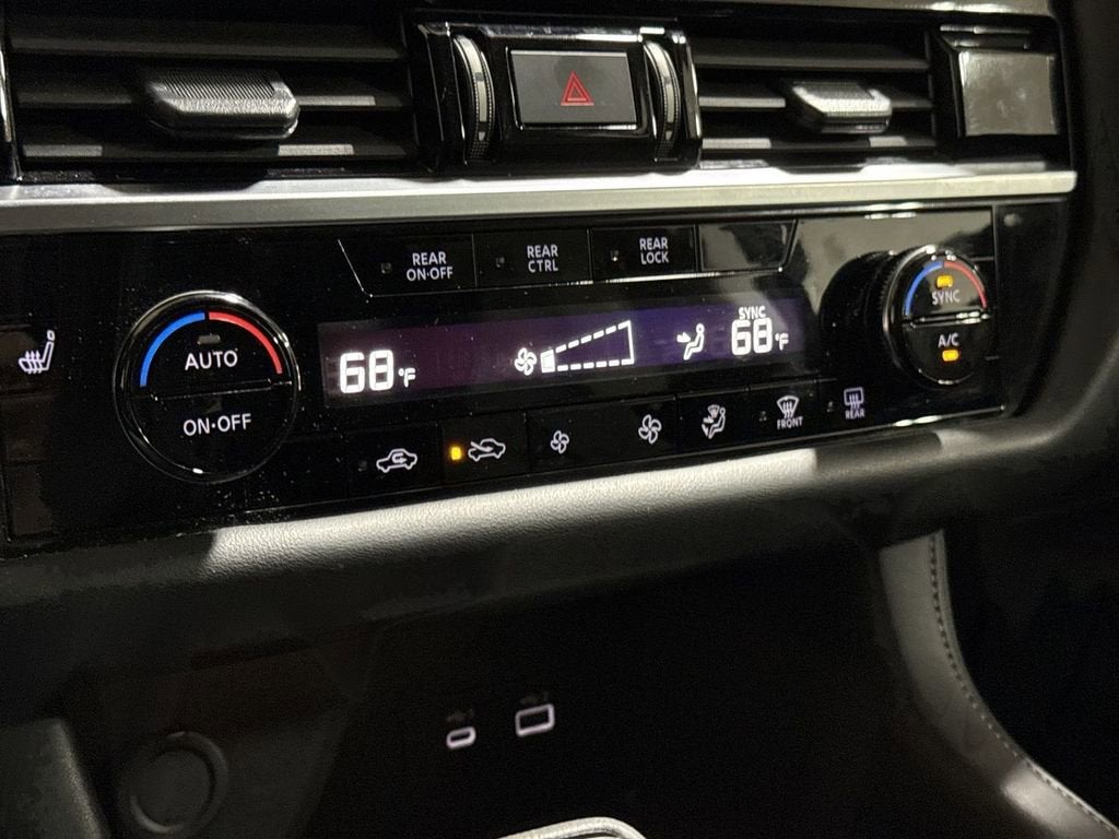 2025 Nissan Pathfinder SV